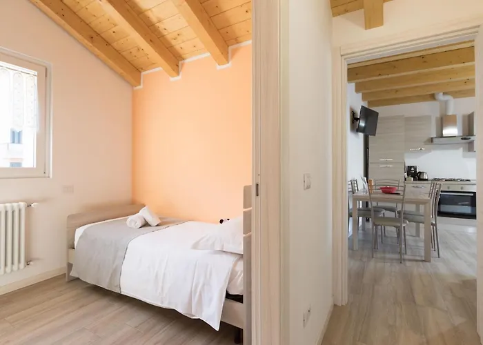 Residenze Lariane 公寓 *